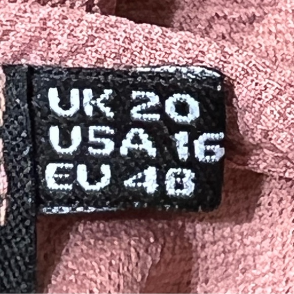 PrettyLittleThing Dress Bell Ruffled Sleeve Pink Stretch Party - Picture 7 of 11